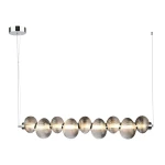 Lampa wisząca LED Bolla 32W 3000K w kolorze chromu z dymionymi kloszami. Ujęcie frontalne, lampa zawieszona na cienkim przewodzie, składająca się z sześciu kulistych kloszy o teksturowanej powierzchni. Prosta, nowoczesna forma.