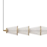 Lampa wisząca LED Sansa 11W 4000K w kolorze czarnym i mosiądzu, z trzema diamentowo szlifowanymi kloszami, zawieszona na cienkim przewodzie. Klosze mają stożkowaty kształt, a połączenia z mosiądzu dodają elegancji.