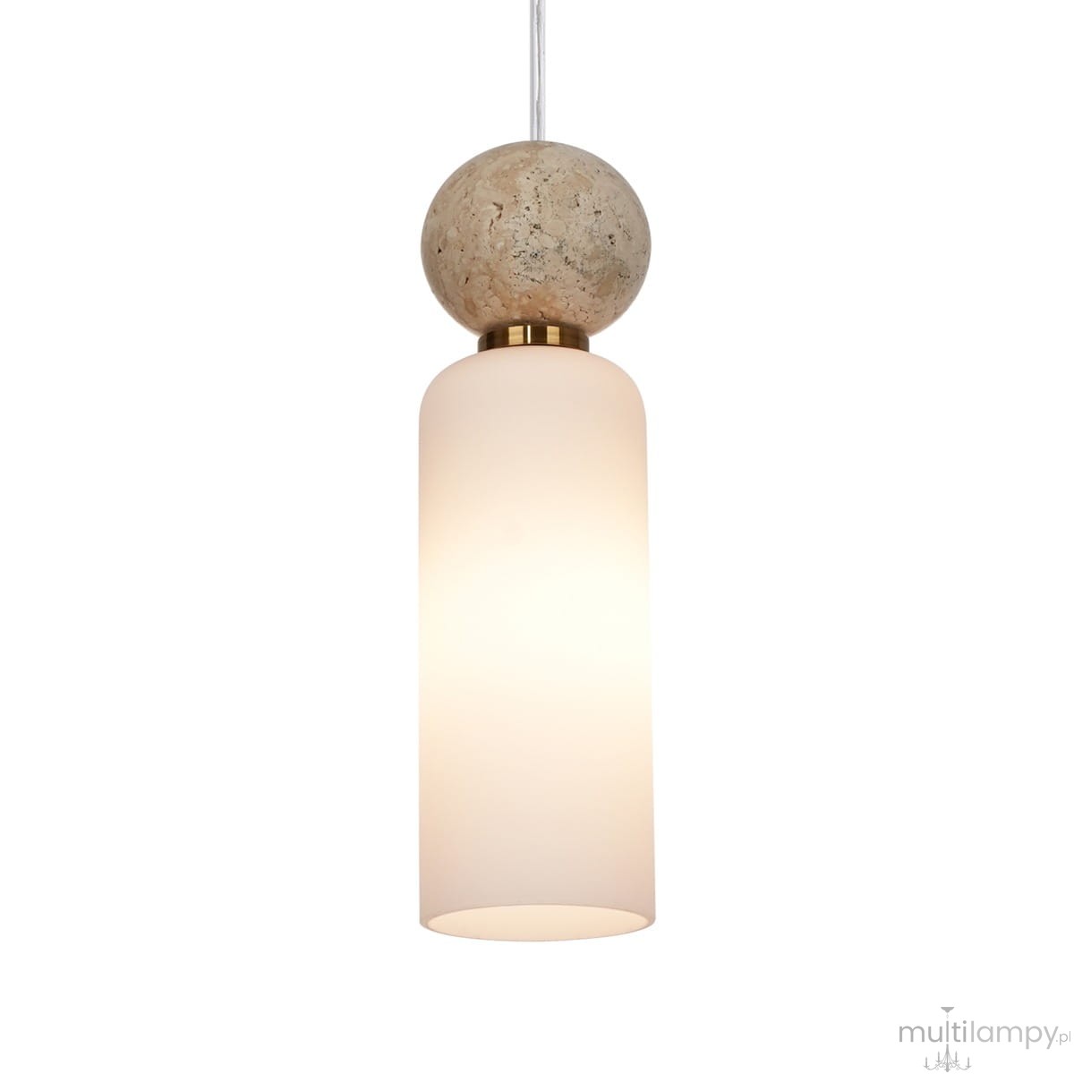 Lampa wisząca Santos z czterema gniazdami G9, z białym kloszem w cylindrycznym kształcie i dekoracyjną kulą z mosiądzu. Ujęcie frontalne, zawieszona na przezroczystym przewodzie, na jednolitym tle.