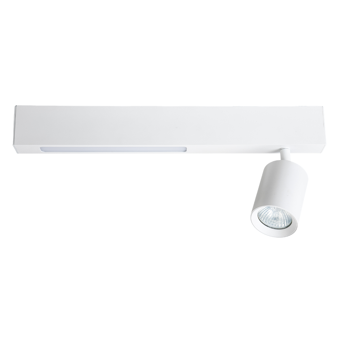 Biała lampa sufitowa Magnet z jedną oprawą GU10 i diodą LED 5W. Posiada prostokątny korpus z matowego materiału oraz zwisającą lampę w kształcie cylindra. Ujęcie frontalne, z zamontowanym światłem skierowanym w dół.