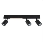 Lampa sufitowa Magnet w kolorze czarnym z trzema reflektorami GU10 i dodatkowym źródłem LED 5W CCT. Ujęcie frontalne, produkt zamontowany na ścianie, z cylindrycznymi kloszami skierowanymi w dół. Prosta, nowoczesna forma.