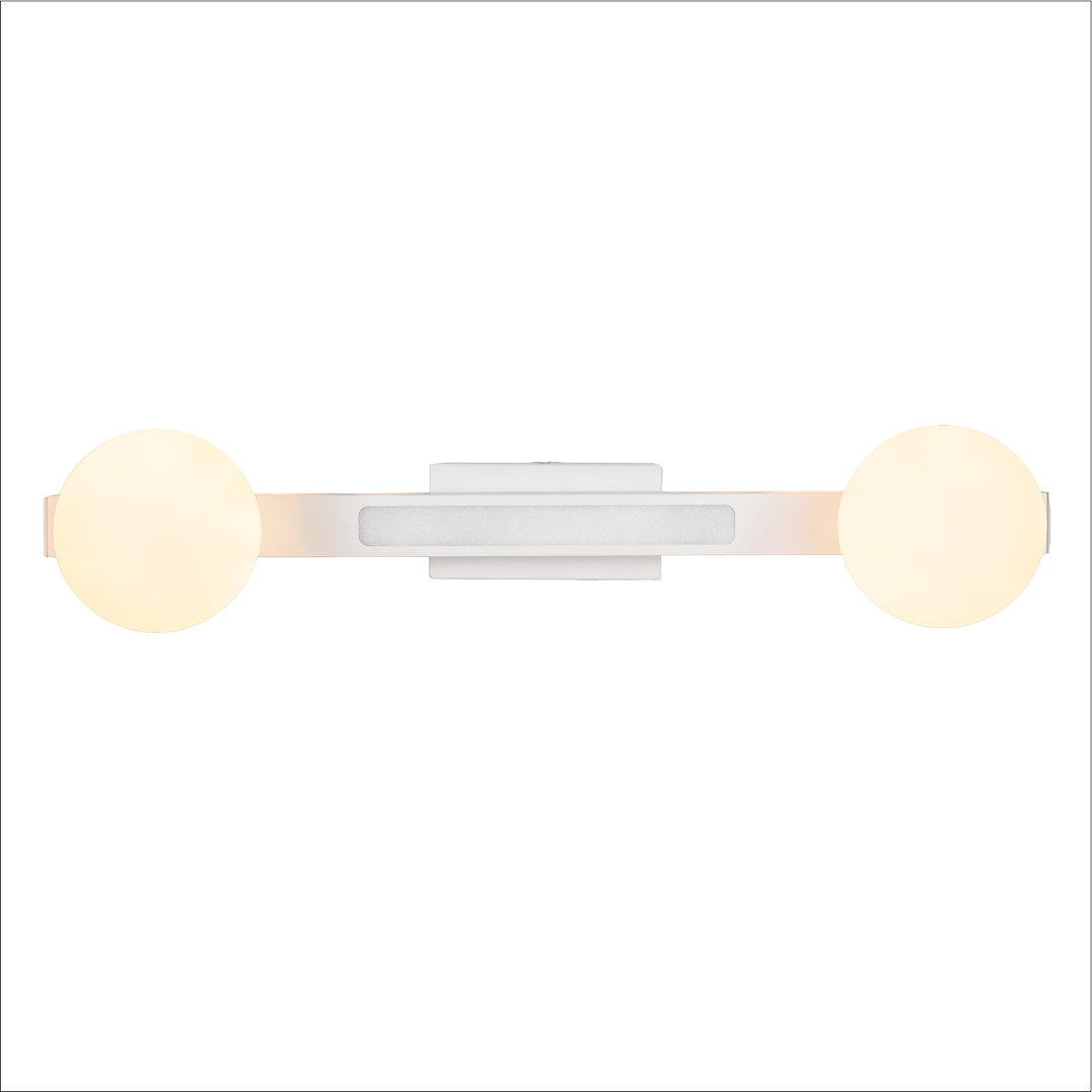 Lampa sufitowa Magnet z dwoma okrągłymi kloszami w kolorze białym, zamontowana na prostokątnej podstawie. W zestawie dwie żarówki G9, LED 13W, emitujące ciepłe światło. Ujęcie frontalne, na jednolitym tle.