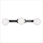 Lampa sufitowa Magnet z trzema kulistymi kloszami w białym kolorze, zamocowana na czarnej metalowej listwie. Źródło światła to LED 9W CCT. Produkt widoczny z przodu, na jednolitym tle.