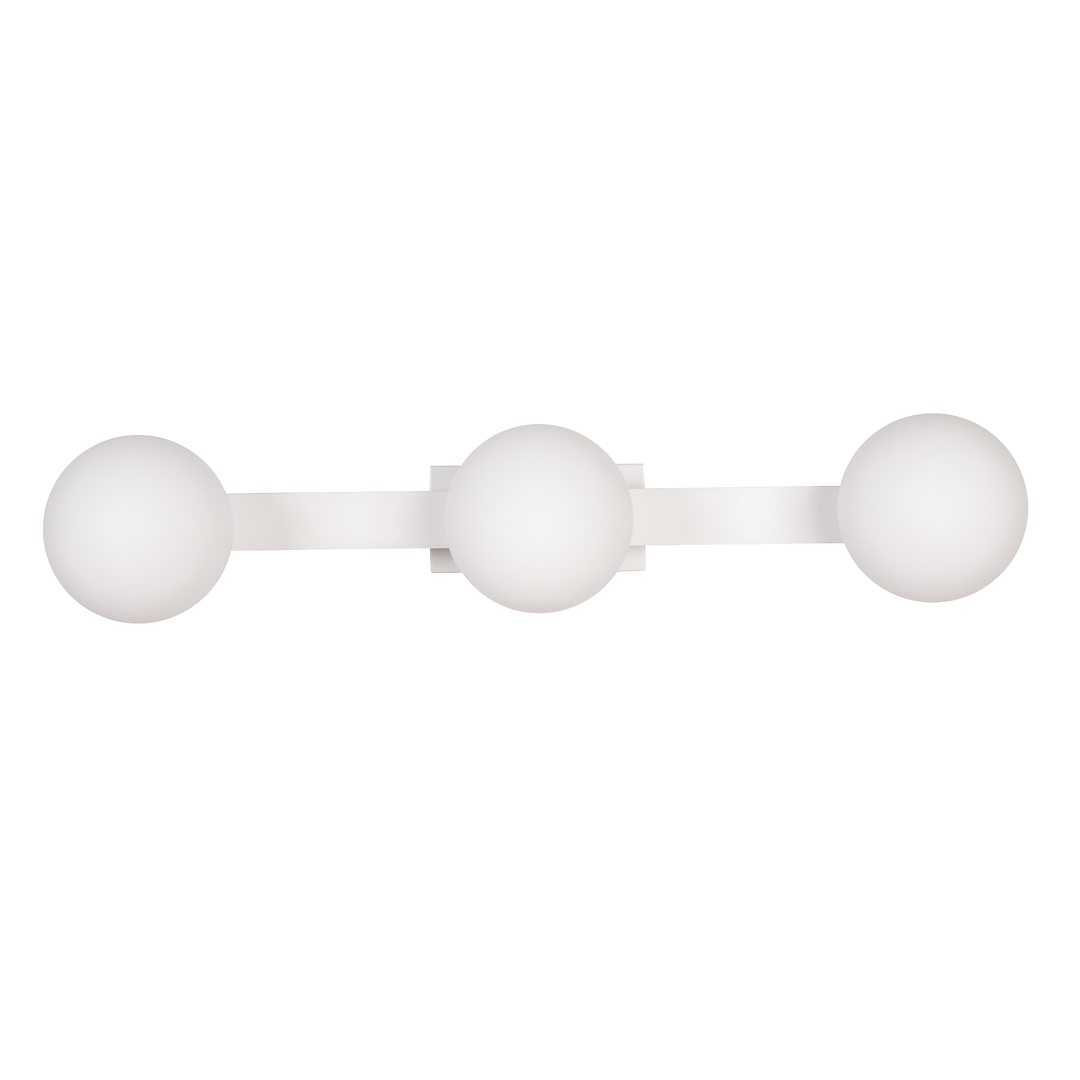 Lampa sufitowa Magnet z trzema okrągłymi kloszami w białym kolorze, zamontowana na prostokątnej podstawie. Każdy klosz ma matową powierzchnię. Produkt przeznaczony do użycia z żarówkami G9 oraz LED 9W CCT. Ujęcie frontalne na jednolitym tle.