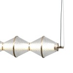 Lampa wisząca Fuente z pięcioma źródłami LED o mocy 25W, w złotej oprawie. Przezroczyste klosze w kształcie diamentowego stożka, zawieszone na cienkim przewodzie. Stylowy design idealny do nowoczesnych wnętrz.
