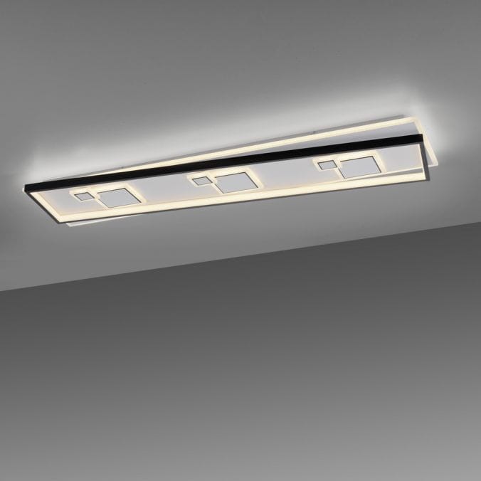 Lampa sufitowa LED Mailak XL o mocy 39W, kolor czarny. Posiada prostokątny kształt z geometrycznymi wzorami na białej powierzchni. Ujęcie z góry, montowana na suficie. Ciepłe światło 3000K.
