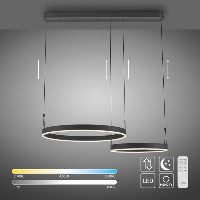 Lampa wisząca Esko w kolorze czarnym z pilotem, z dwoma okrągłymi kloszami LED (46W, CCT) w różnych temperaturach barwowych (2700K-5000K). Zawieszona na cienkich linkach, z możliwością regulacji wysokości. Tło szare.