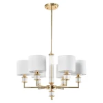 Złota lampa wisząca Sutton z sześcioma kloszami w kolorze białym, wykonana z metalu i szkła, z eleganckimi detalami. Ujęcie frontalne, zawieszona na długim stelażu, idealna do nowoczesnych wnętrz.
