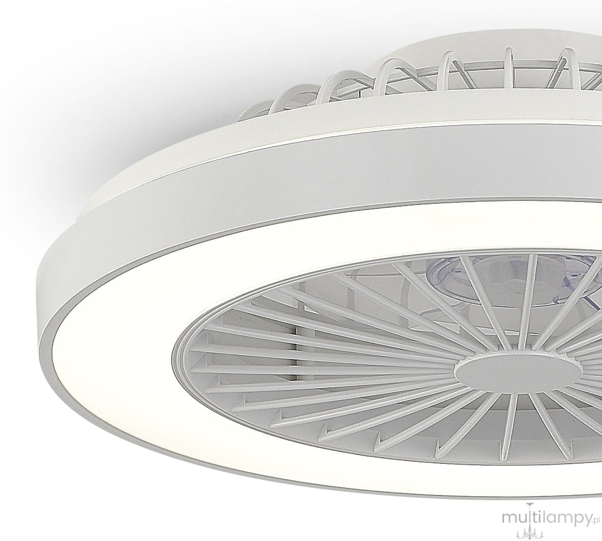 Plafon Kleo z wentylatorem i pilotem, LED 48 cm, 36W + 15W CCT w kolorze białym. Okrągła konstrukcja z widocznymi żebrami wentylatora, zintegrowanym oświetleniem LED, zamontowany na suficie.