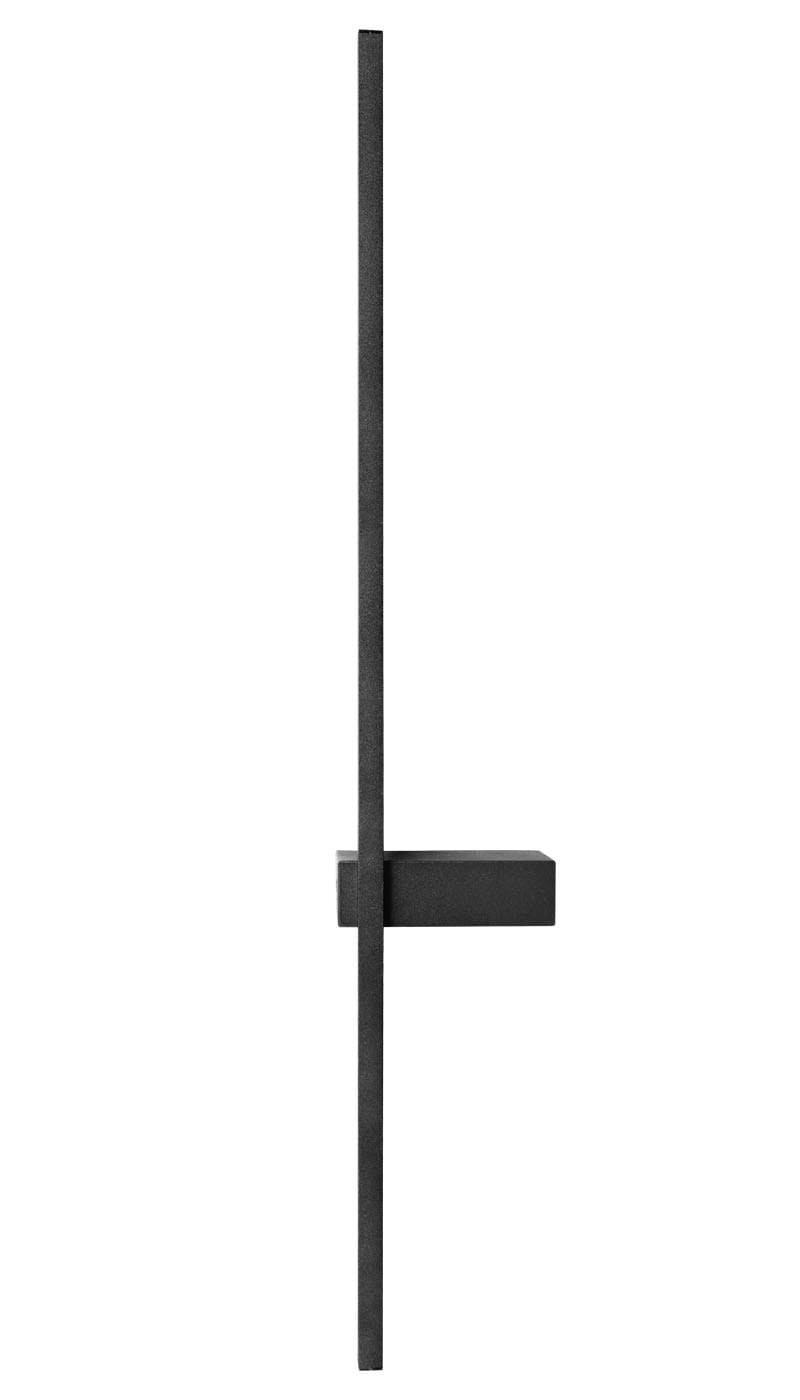 Kinkiet LED Lira 90 w kolorze czarnym, o mocy 12W i temperaturze barwowej 4000K. Produkt ma prostą, minimalistyczną formę, z pionowym korpusem i poziomą płytką montażową. Ujęcie z boku, na jednolitym tle.