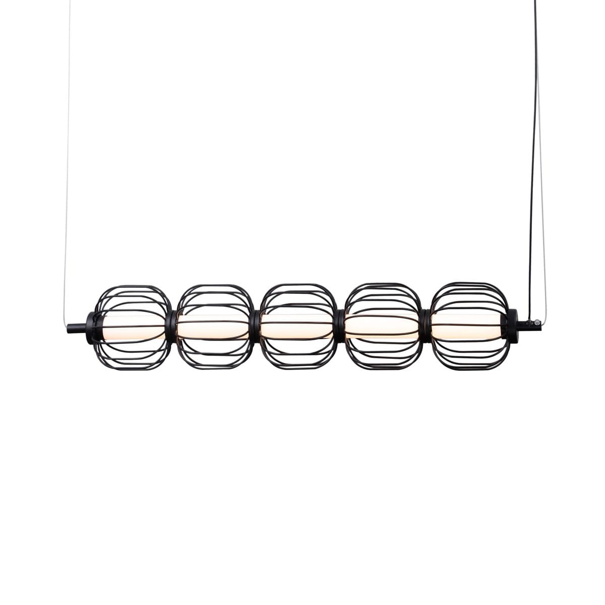 Lampa wisząca Pedro 5xLED 20W w kolorze czarnym, z metalową siatką w kształcie kul. Ułożona poziomo, z pięcioma źródłami światła w zdobnych kloszach. Zawieszona na cienkim przewodzie, idealna do nowoczesnych wnętrz.