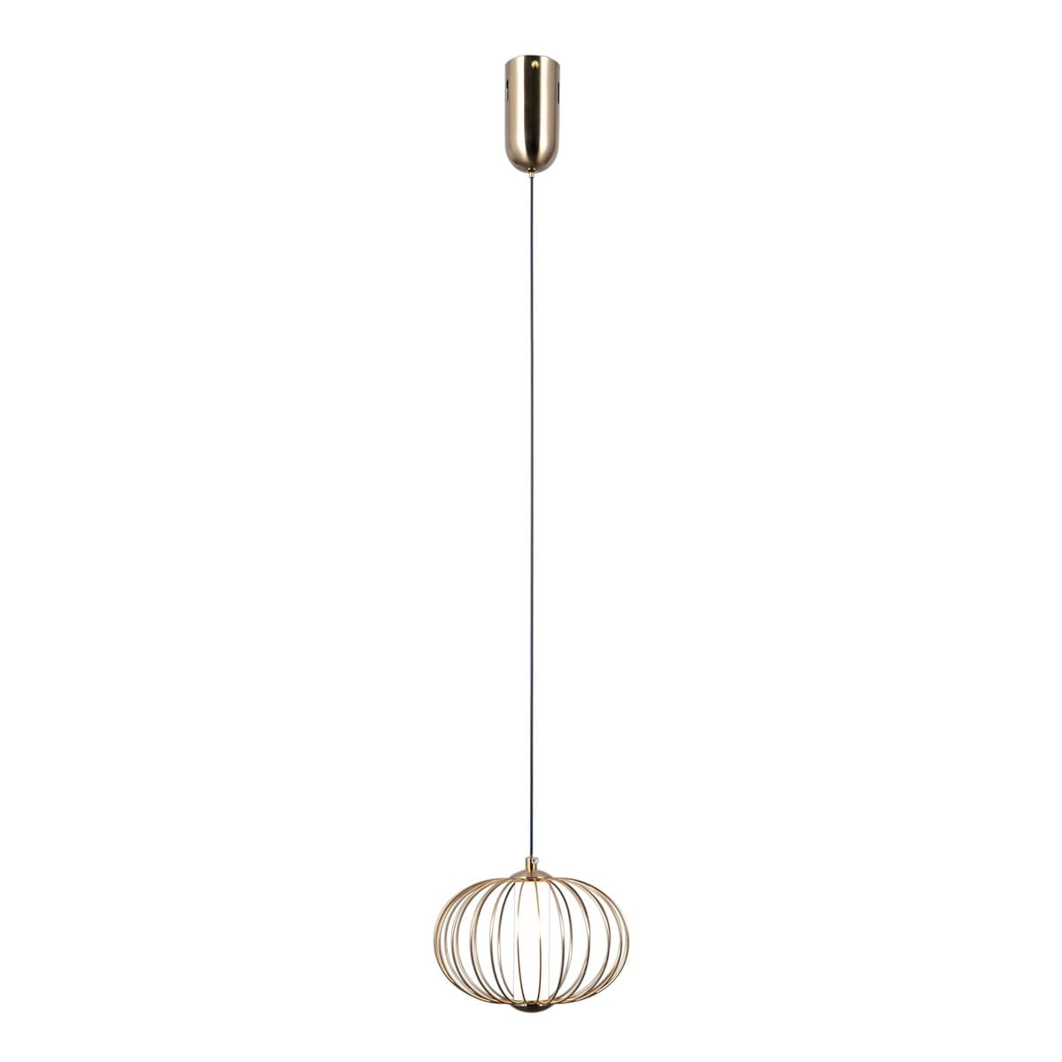 Lampa wisząca Rabel z jedną żarówką LED 5W w złotym kolorze, o okrągłej, otwartej konstrukcji z metalowych prętów, zawieszona na cienkim przewodzie. Kąt ujęcia frontalny, produkt umieszczony na białym tle.
