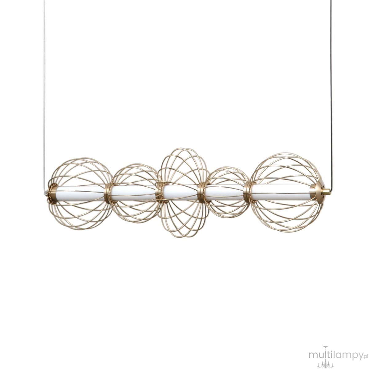 Lampa wisząca Rabel w kolorze złotym z pięcioma źródłami LED 18W. Kształt przypominający okręgi z metalową siatką, zawieszona na cienkim sznurku. Prosty, nowoczesny design, idealna do stylowych wnętrz.