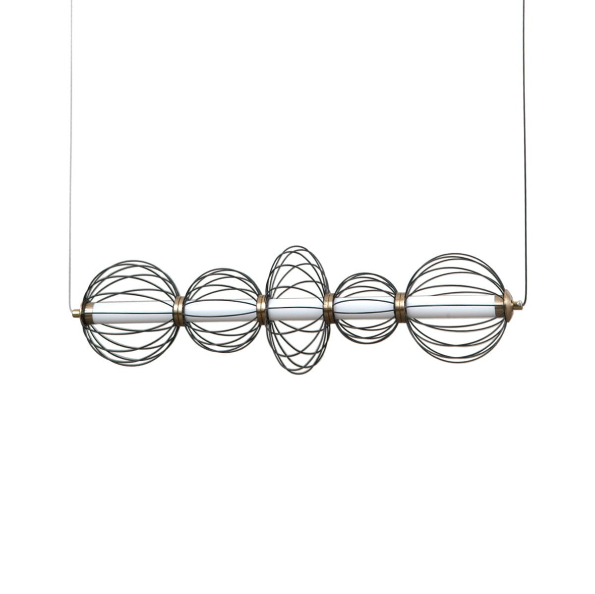 Lampa wisząca Rabel 5xLED 18W w kolorze czarnym, z metalową konstrukcją w formie pięciu okrągłych kloszy o delikatnej siatce. Zamontowana na cienkim przewodzie, prezentuje nowoczesny design, idealna do wnętrz.