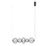 Lampa wisząca Rabel 5xLED 18W w kolorze czarnym, z metalowymi, okrągłymi kloszami w formie siatki, zawieszona na cienkim przewodzie. Klosze różnej wielkości, w układzie poziomym, z montażem sufitowym. Białe tło podkreśla nowoczesny design.