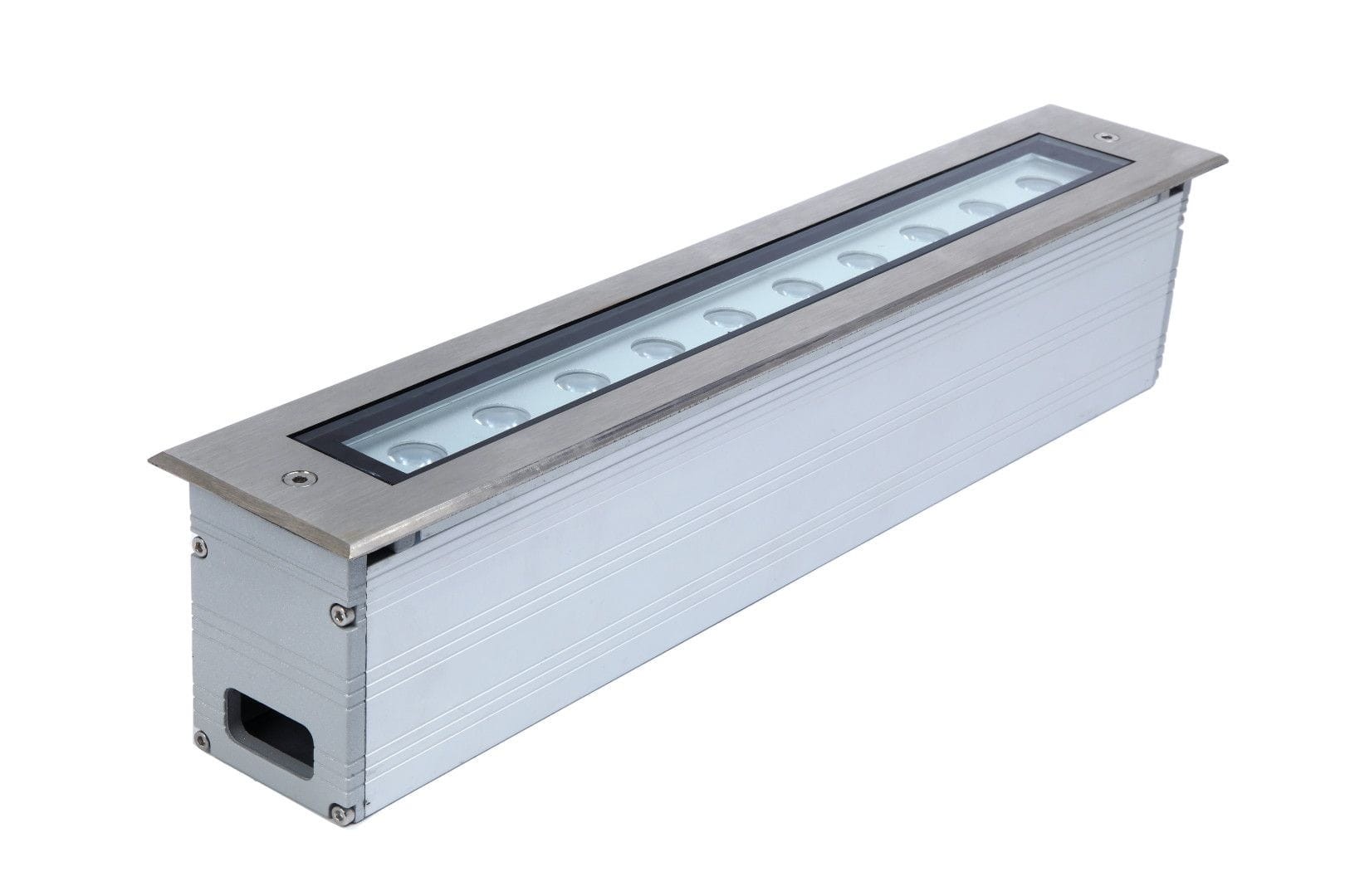 Srebrna oprawa najazdowa dogruntowa LED 20W 4000K, w formie prostokątnej, z przezroczystym szkłem na górze, zamontowana w pozycji leżącej. Wykonana z aluminium, z widocznymi otworami montażowymi po bokach.