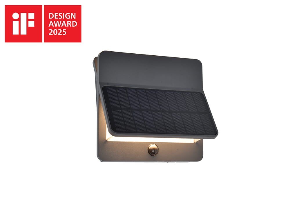 Aleta kinkiet solarny LED w kolorze antracytowym, o mocy 12,6 W i temperaturze barwowej 3000K. Kinkiet ma prostokątny panel słoneczny z przodu, a pod nim źródło światła wbudowane w obudowę. Ujęcie frontalne, na białym tle.