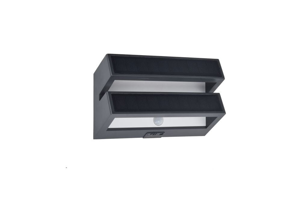 Kinkiet solarny LED Barlo w kolorze antracytowym, moc 8,2 W, 4000K. Posiada dwa panele słoneczne na górze, czujnik ruchu i prostokątną obudowę. Zamontowany na ścianie, w nowoczesnym stylu.