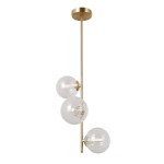 Wisząca lampa Toledo z trzema kulistymi kloszami z przezroczystego szkła, zawieszona na złotej konstrukcji. Klosze różnią się detalem, z widocznymi wzorami. Produkt montowany sufitowo, w nowoczesnym stylu.