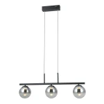 Lampa wisząca Velada z trzema kulistymi kloszami, wykonana w czarnym kolorze. Posiada elegancki, prostokątny stelaż z matowego metalu oraz przezroczyste, szklane klosze. Zawieszona na dwóch cienkich linkach, idealna do nowoczesnych wnętrz.