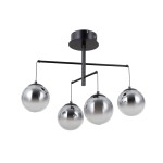 Czarna lampa sufitowa Velada z czterema kulistymi kloszami w metalicznym wykończeniu. Ujęcie frontalne, zawieszona na prostym, czarnym stelażu. Klosze mają gładką fakturę, a lampa jest w stylu nowoczesnym.