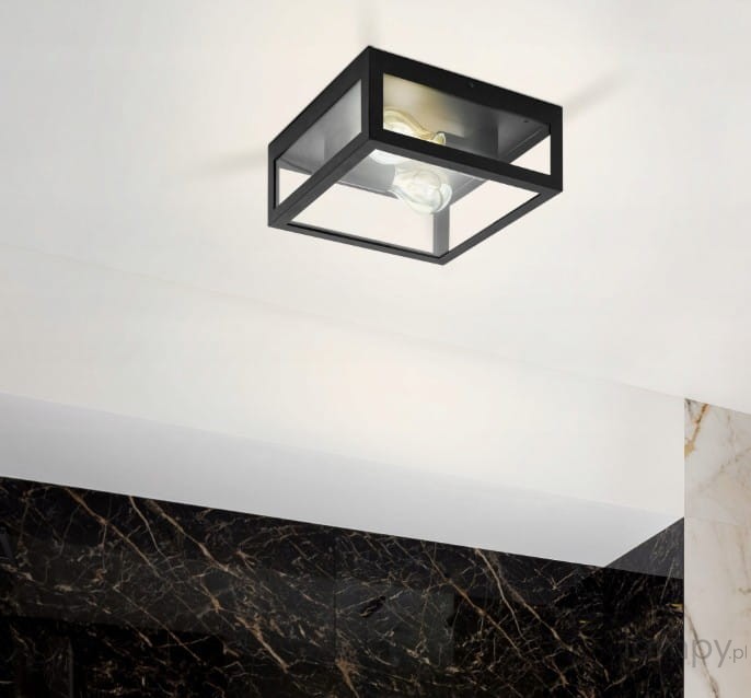 Czarna lampa sufitowa elewacyjna Lidio z dwoma żarówkami E27, o kwadratowym kształcie i metalowej konstrukcji. Ujęcie z dołu, zawieszona na suficie, z widocznymi żarówkami w środku. Tło w neutralnych odcieniach, z marmurową ścianą po prawej.