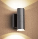 Kinkiet elewacyjny ogrodowy Elor w kolorze antracytowym, o cylindrycznym kształcie, montowany na ścianie. Wyposażony w dwa źródła światła GU10, emituje jasne światło w górę i w dół.