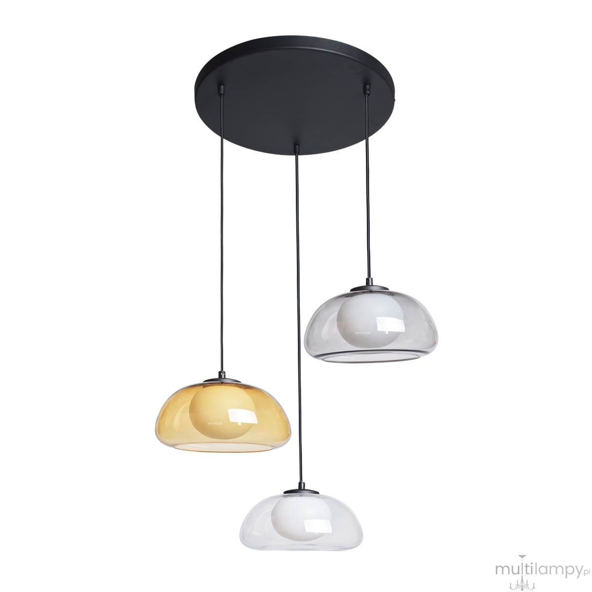 Lampa wisząca Ainale z trzema kloszami w kolorach żółtym, białym i przezroczystym, zawieszona na czarnych linkach. Okrągła podsufitka z czarnego metalu. Klasyczny design, idealna do nowoczesnych wnętrz.
