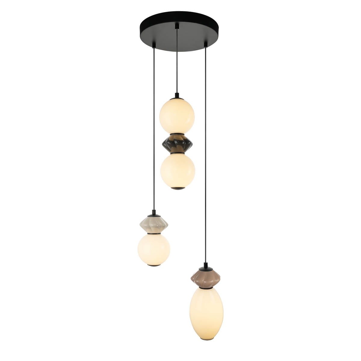 Lampa wisząca Balos z czterema kloszami LED o mocy 19W. Klosze w kształcie kul i owalnym, w odcieniach białym i szarym, zawieszone na czarnych przewodach z okrągłym, czarnym mocowaniem sufitowym.