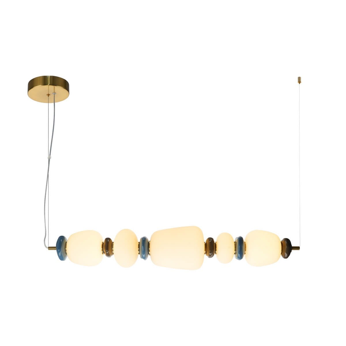 Lampa wisząca Evans 5xLED 26W w złotym kolorze, z okrągłym stelażem i szklanymi kloszami w różnych kształtach, zawieszona na cienkim przewodzie. Klosze mają mleczny kolor z niebieskimi detalami. Produkt wisi na wysokości, na białym tle.