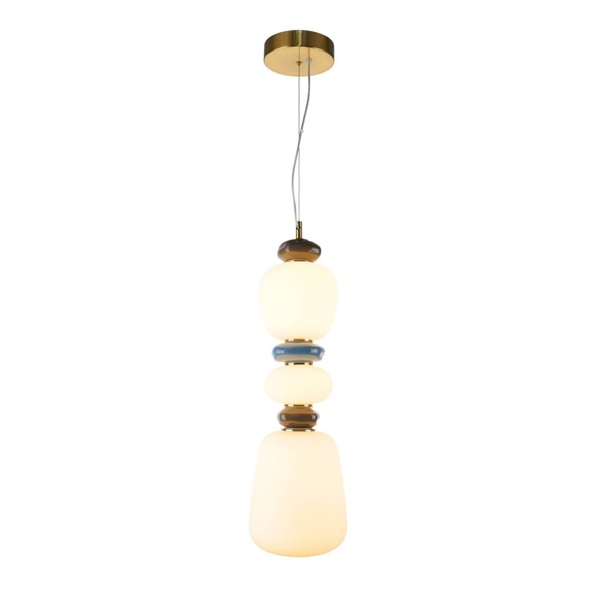 Lampa wisząca Evans z trzema źródłami LED, 19W. Składa się z trzech białych, szklanych kloszy w różnych kształtach, ozdobionych niebieskim i brązowym detalem, zawieszona na cienkim kablu z metalowym złotym mocowaniem.