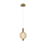 Lampa wisząca Lenti z pojedynczym źródłem LED 7W, w złotym wykończeniu. Szklany klosz w kolorze bursztynowym o okrągłym kształcie, z wyraźnymi żłobieniami. Zawieszona na cienkim przewodzie z metalowym mocowaniem.