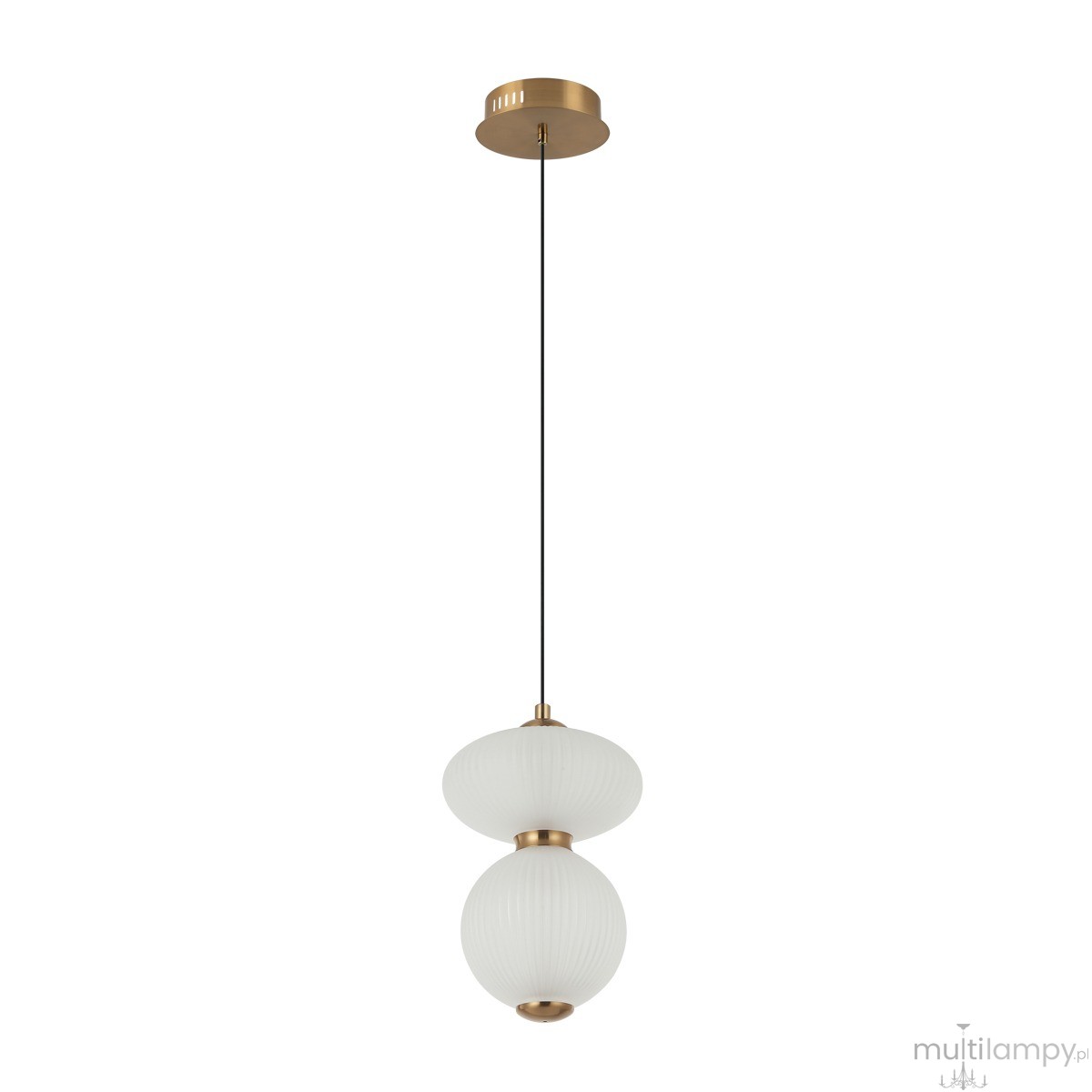 Lampa wisząca Nico z dwoma okrągłymi kloszami w białym kolorze, wykonana z materiału szklanego, z metalowym złotym wykończeniem. Ujęcie z boku, z zawieszeniem na cienkim czarnym przewodzie. Idealna do nowoczesnych wnętrz.