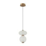Lampa wisząca Nico z dwoma okrągłymi kloszami w białym kolorze, wykonana z materiału szklanego, z metalowym złotym wykończeniem. Ujęcie z boku, z zawieszeniem na cienkim czarnym przewodzie. Idealna do nowoczesnych wnętrz.