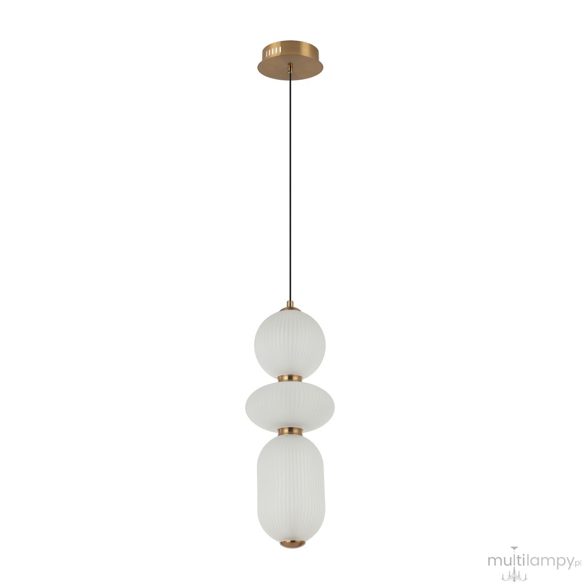 Lampa wisząca Nico z trzema źródłami LED 15W, w złotej oprawie. Składa się z trzech białych, szklanych kloszy o teksturowanej powierzchni, zawieszona na cienkim przewodzie. Całość zamontowana na złotym suficie.