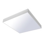 Panel natynkowy LED 24W CCT w kolorze białym, o prostokątnym kształcie. Widok z boku, z delikatnym, matowym wykończeniem. Produkt o stopniu ochrony IP44, przeznaczony do użytku w pomieszczeniach. Idealny do oświetlenia sufitowego.