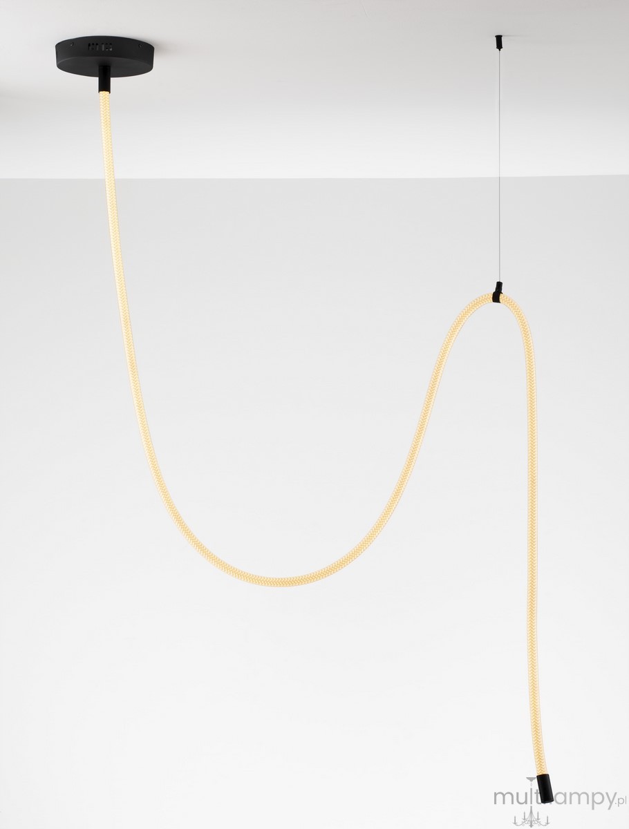 Lampa wisząca Cura 1xLED 33W w kolorze czarnym, z elastycznym przewodem w odcieniu żółtym. Produkt zawieszony na suficie, przewód w kształcie falistym, zakończony czarnym elementem. Prosty design, idealny do nowoczesnych wnętrz.