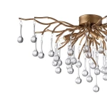 Lampa sufitowa Icicle 4xG9 w postarzanym mosiądzu z dekoracyjnymi, szklanymi kroplami. Kształt przypominający gałęzie z wiszącymi elementami w różnych rozmiarach, tworzy elegancki efekt świetlny. Montaż sufitowy, widok z boku.