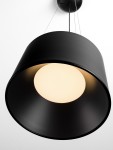 Lampa wisząca Bajo 1xLED 24W w kolorze czarnym. Okrągła, matowa czasza z białym, okrągłym źródłem światła wewnątrz. Zawieszona na cienkich linkach, montowana do sufitu. Idealna do nowoczesnych wnętrz.