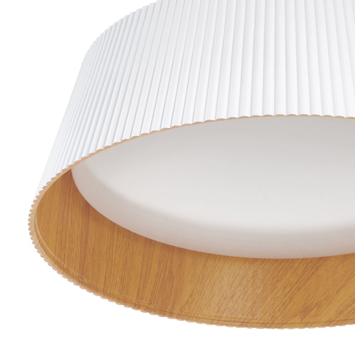 Lampa wisząca LED Frill 21W w kolorze białym, z plisowanym kloszem i drewnianą podstawą. Okrągły kształt, montowana sufitowo. Wnętrze klosza w kolorze białym, z widoczną fakturą drewna. Ciepła barwa światła 3000K.
