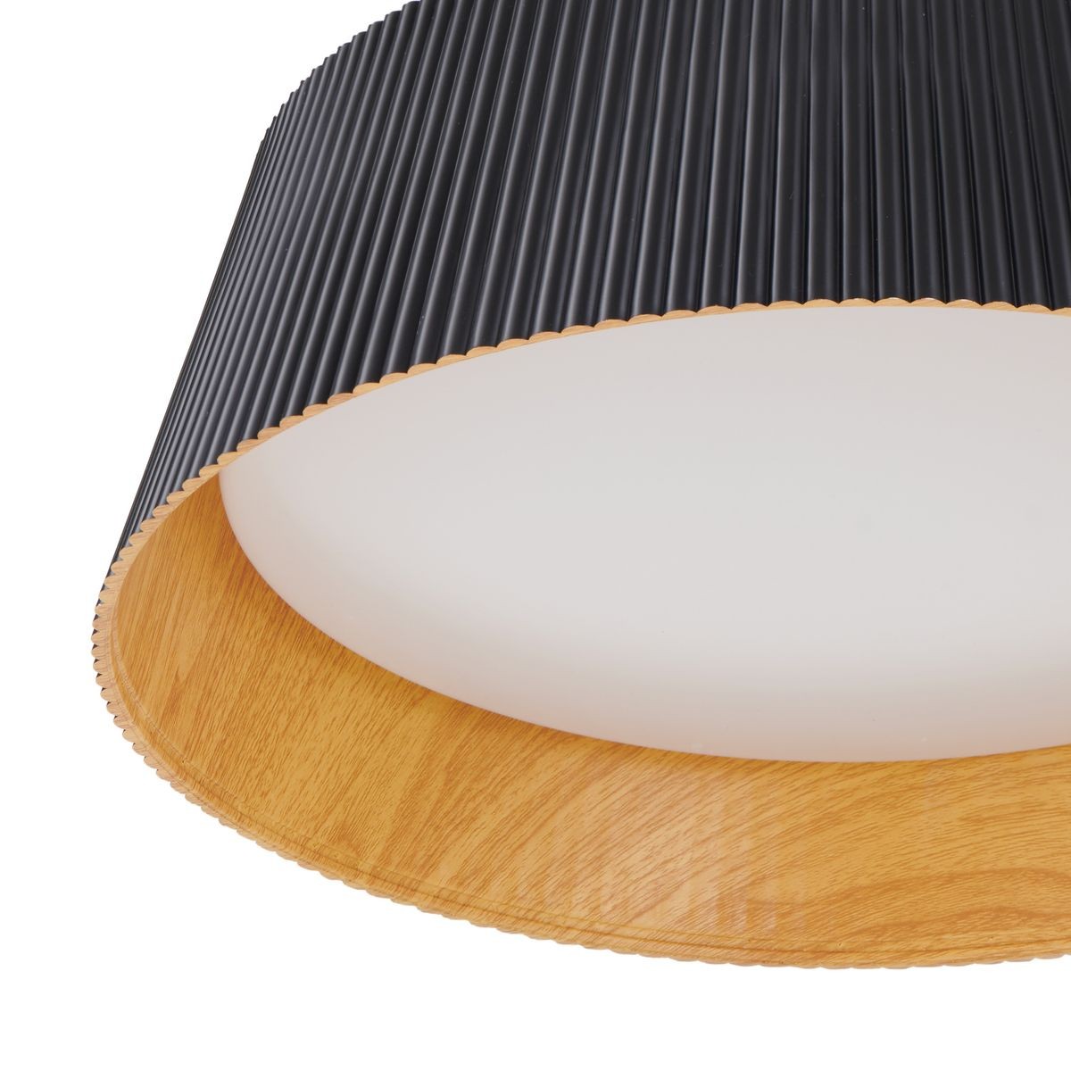 Lampa wisząca LED Frill 21W w kolorze czarnym, z cylindrycznym kloszem z teksturowanego materiału i drewnianą podstawą. W centralnej części znajduje się matowa, biała oprawa, emitująca światło o temperaturze 3000K.