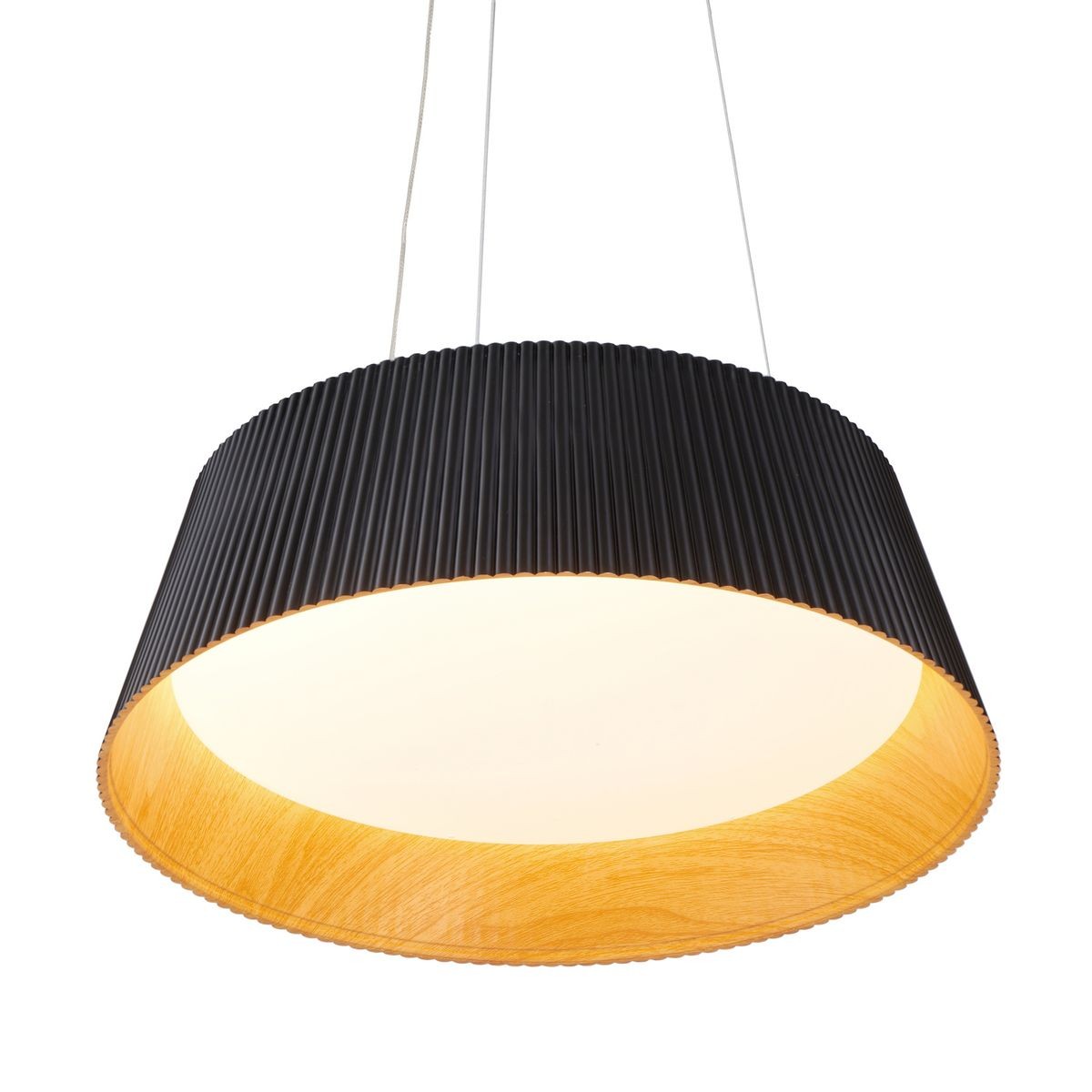 Lampa wisząca LED Frill 21W 3000K w kolorze czarnym z teksturowanym kloszem. Okrągły kształt z drewnianym wykończeniem wewnętrznym, zawieszona na cienkich przewodach. Światło emitowane przez mleczną szybę.