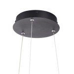 Czarna lampa wisząca LED Frill 21W z okrągłym, matowym kloszem. Wisi na dwóch cienkich linkach, przymocowana do sufitu. Wbudowane źródło światła o temperaturze barwowej 3000K. Prosty, nowoczesny design, idealny do różnych wnętrz.