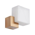 Kinkiet LED Cubo 3W 3000K w złotym wykończeniu, z geometryczną konstrukcją. Górny element w formie białego sześcianu, dolny w złotym, matowym kolorze. Oświetlenie montowane na ścianie, nowoczesny design.