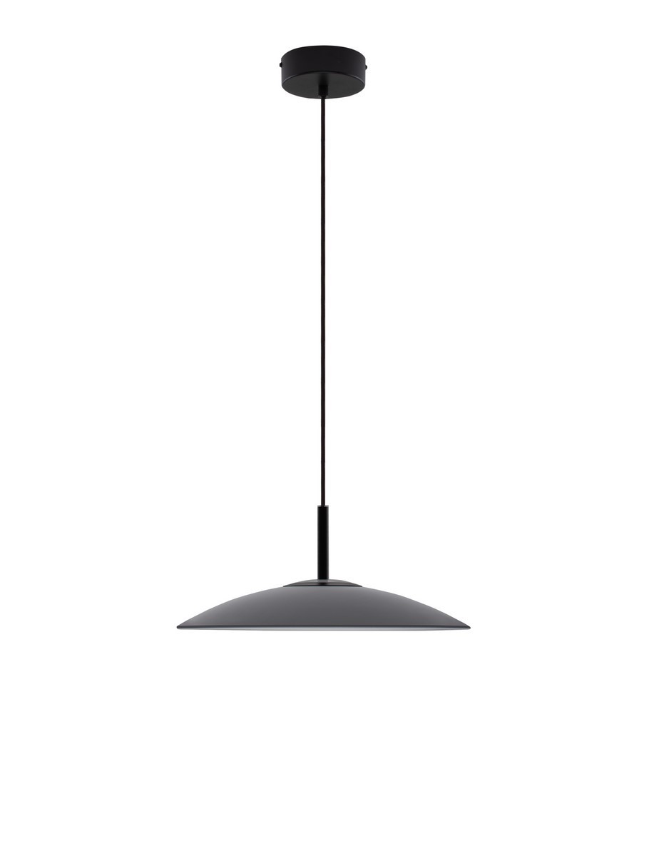 Czarna lampa wisząca Peca z jedną żarówką LED 13W, o matowej, okrągłej czaszy. Wisi na długim, czarnym przewodzie, montowana do sufitu. Prosty, nowoczesny design, idealna do aranżacji wnętrz.