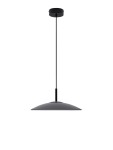 Czarna lampa wisząca Peca z jedną żarówką LED 13W, o matowej, okrągłej czaszy. Wisi na długim, czarnym przewodzie, montowana do sufitu. Prosty, nowoczesny design, idealna do aranżacji wnętrz.