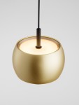 Lampa wisząca Lima 1xLED 13W w złotym kolorze, o zaokrąglonym kształcie. W górnej części widoczny czarny uchwyt. Źródło światła LED znajduje się w centralnej części, otoczone przez złotą oprawę. Tło jasne, minimalne.