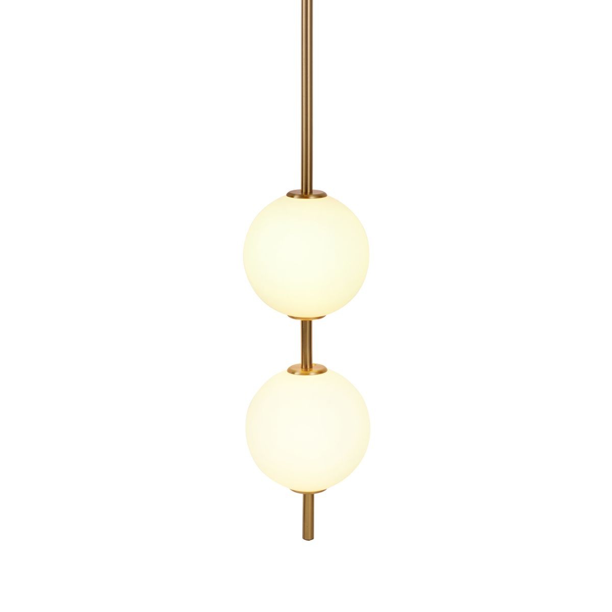 Kinkiet LED Berry w kolorze złotym, z dwoma okrągłymi kloszami z mlecznego szkła. Ujęcie frontalne, produkt zawieszony, podkreślający nowoczesny design. Wysokość i średnica kloszy nie są określone. Oświetlenie o mocy 18W, temperaturze barwowej 3000K.