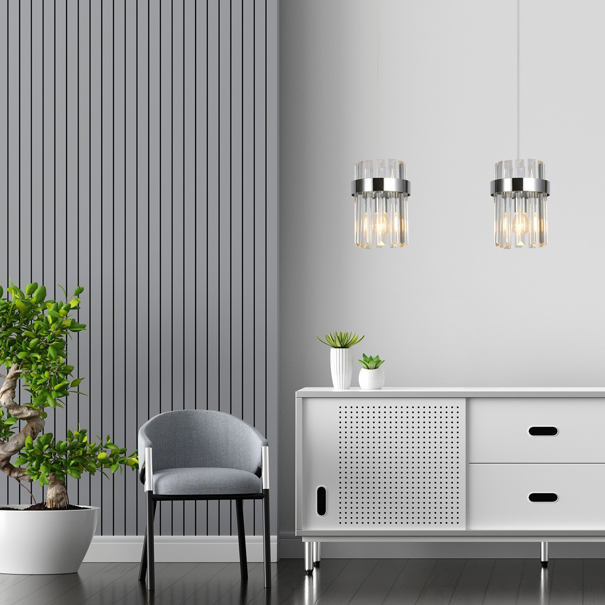 Lampa wisząca Vetro 2xE14 w kolorze chromu, z przezroczystymi, prostokątnymi kloszami, zawieszona na białym kablu. Dwa źródła światła w centralnej części lampy. W tle nowoczesne wnętrze z szarymi ścianami, roślinami i meblami.