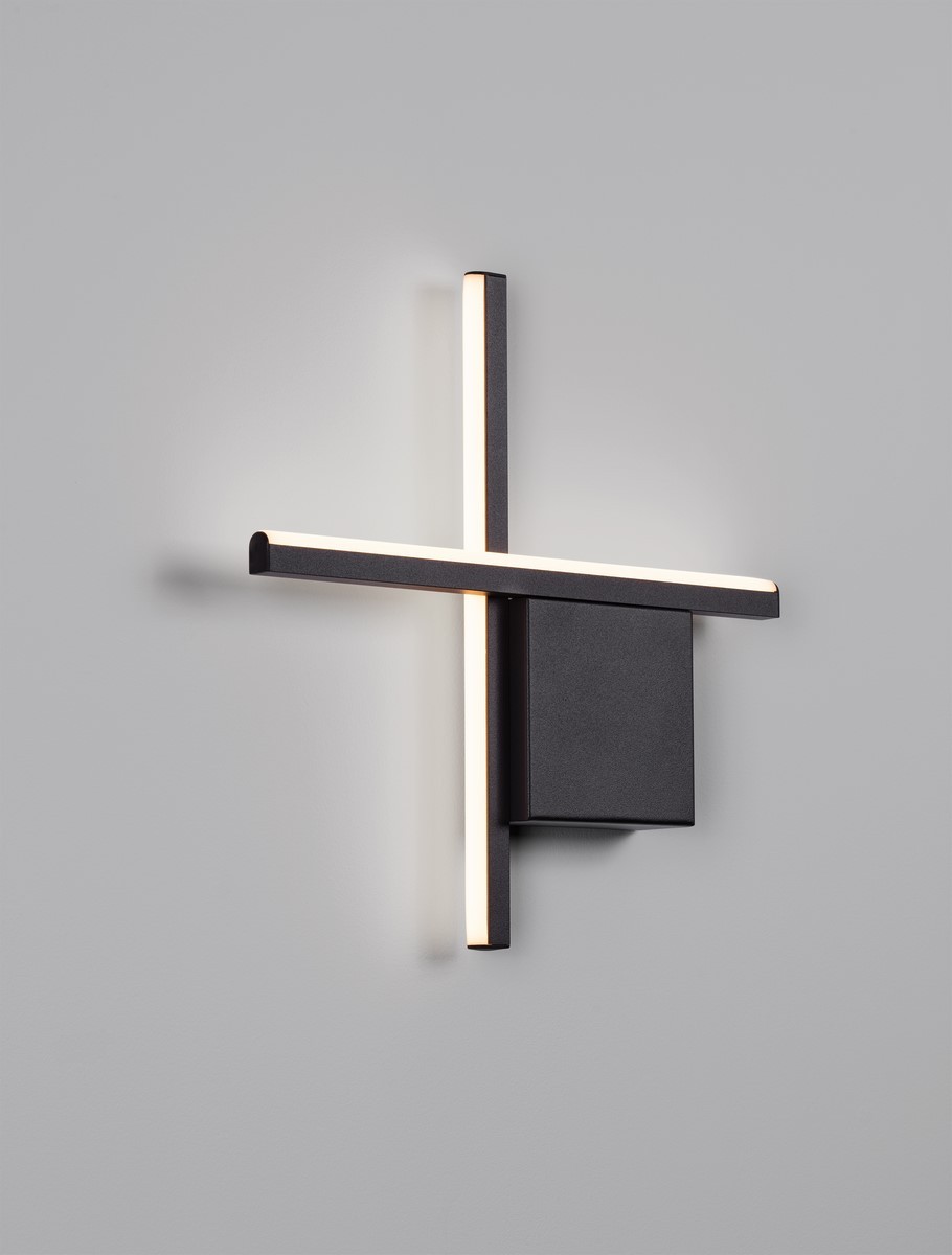 Kinkiet Chota 1xLED 10W w kolorze czarnym, z minimalistycznym designem. Zawiera dwa prostokątne źródła światła LED wzdłużnych, umieszczone na kwadratowej podstawie. Montowany na ścianie, idealny do nowoczesnych wnętrz.